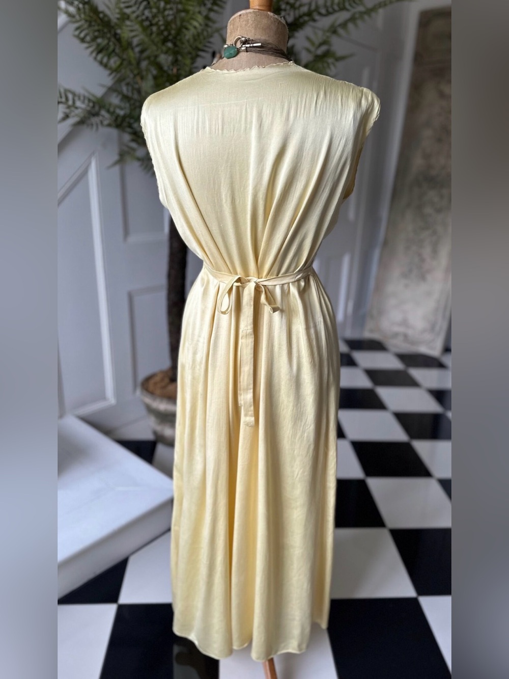 Antique Vintage Elegant 1940’s Cream Yellow V-Neck Maxi Silk Slip Dress - Picture 6 of 10